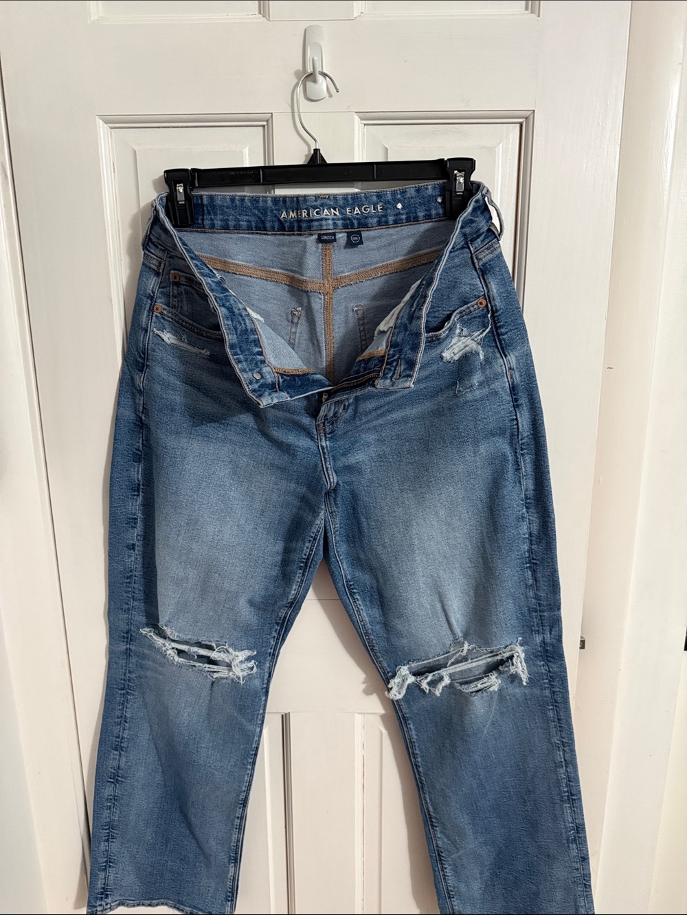 American Eagle Outfitters woman’s  Light Blue Ripped Relaxed Jeans